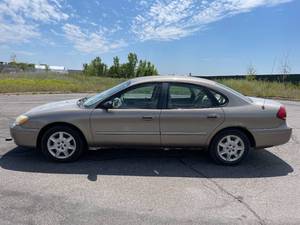 lot 17B image: 2006 Ford Taurus SE