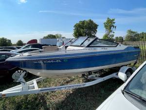 lot 11F image: 1989 Wellcraft boat