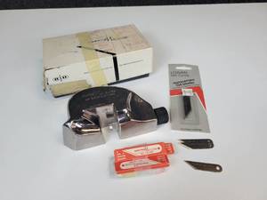 lot 878 image: Vintage Dexter Matt Cutter with Several Extra Blades - Beautiful Condition