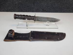 lot 872 image: Legendary CAMILLUS Military Fighting Knife with Leather Scabbard