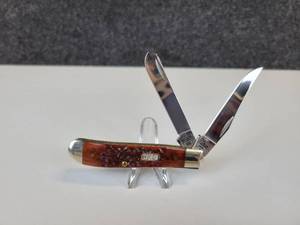 lot 865 image: W.R. Case & Sons Cutlery Co. - Mini Trapper 2 Blade Pocket Knife, Jigged Dark Red Bone Handle, 6207 SS, Item No. 00784