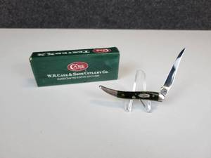 lot 860 image: W.R. Case & Sons Cutlery Co. - Texas Toothpick 1 Blade Pocket Knife, Pocket Worn Bermuda Green Bone Handle, 610096 SS, Item No. 074