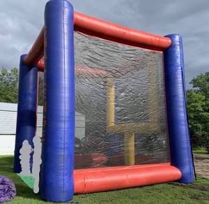 lot 5 image: Commercial Field Goal Inflatable