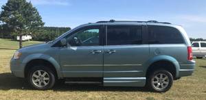 lot 1 image: 2009 Chrysler Town & Country