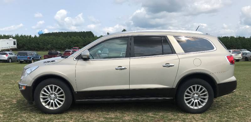 lot 4 image: 2010 Buick Enclave CX