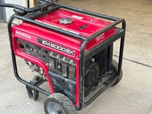 lot 4-A image: Honda EM5000-SX Commercial Generator