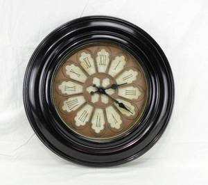 lot 92 image: Wall Clock