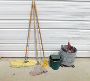 lot 94 image: Vintage Green Press #13 and Deluxe Mop Wringers With 3 Mop Handles