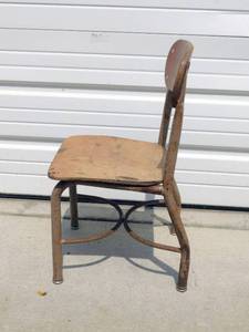 lot 66 image: Vintage J & J Tool and Machine Bela Classroom Furniture Chair