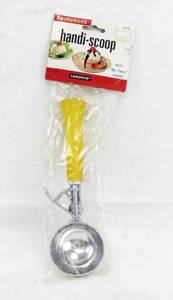 lot 85 image: Lot of 7 Vintage 1980s Fairgrove Handi-Scoops