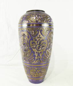 lot 6 image: Large Etched Brass VaseUrn Made in India