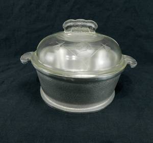 lot 115 image: Vintage Guardian Service 2 Quart Cookware With Glass Cover