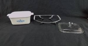 lot 52 image: Vintage Corning Ware Cornflower 1-12 Quart Covered Casserole with Platinum Cradle