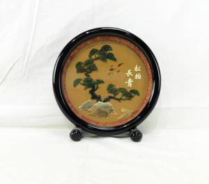 lot 19 image: Vintage Chinese Shadow Box