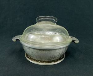 lot 148 image: Vintage Guardian Service 1 Quart Cookware With Cover