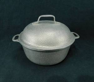 lot 55 image: Vintage Silver-Seal Century Metalcraft Corporation 10 inch Pot with Lid