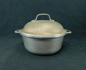 lot 56 image: Vintage Silver-Seal Century Metalcraft Corporation 10 inch Pot with Lid