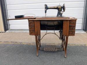 lot 4 image: Antique The Free No. 5 Treadle Sewing Machine