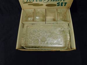 lot 31 image: Vintage 8 Piece Anchorglass Serva-Snack Set in Original Box