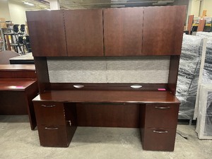 Haworth-Lunstead&nbspDesk with Hutch