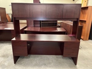 HON Desk and Hutch