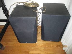lot 12 image: Pair of Yamaha floor Speakers