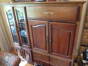 lot 16 image: Multi-Media entertainment cabinet