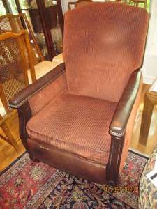 lot 23 image: Vintage Wood framed reclining chair