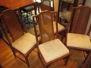 lot 24 image: Group of (4) wood framed dining room chairs