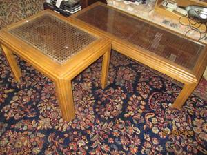 lot 26 image: Vintage wood 2pc Coffee and End table