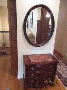 lot 30 image: Vintage 3-drawer petite dresser