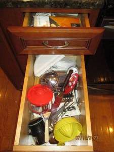 lot 63 image: Two drawers full of kitchen utensil