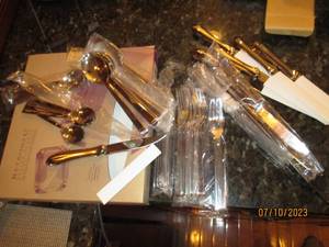 lot 64 image: Restroneu Design Studio Crown Jewels 20pc Service for four set.