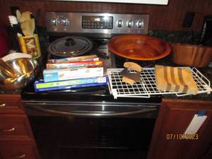 lot 65 image: Kitchen Cookware, Bakeware, plus