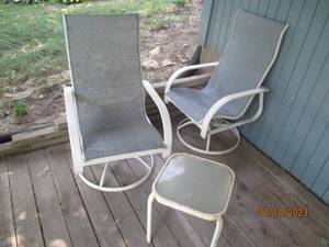 lot 74 image: swiveling chairs and matching glass top side table