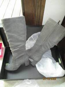 lot 88 image: Womens 7.5 knee high boots