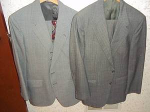 lot 306 image: Mens gray 3pc dress suit plus