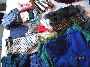 lot 117 image: Variety of womens size xs and small