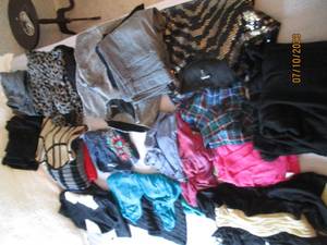 lot 120 image: Name brand  Womens sizes small-medium and 4-6