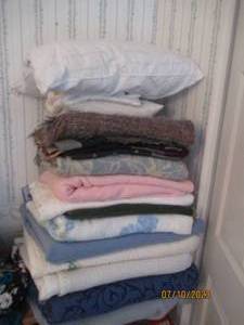 lot 142 image: Variety of blankets and pillows