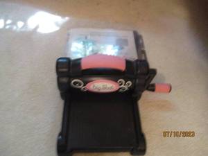 lot 149 image: Sizzix machine, laminator, plus