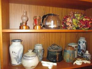 lot 152 image: Assortment of hand spun and glazed  pottery