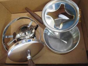 lot 190 image: Vintage Wearever fondue set
