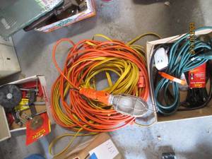 lot 195 image: Collection of Extension cords, etc