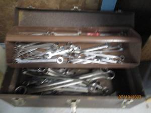 lot 293 image: Vintage Kennedy top handle toolbox