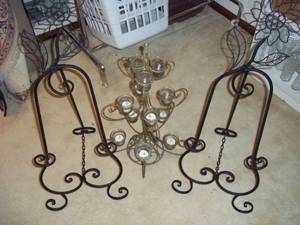 lot 320 image: Metal display decor and more