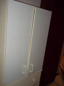 lot 330 image: White laminate 2-door wall cabinet