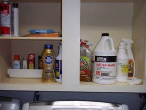 lot 333 image: Content of laundry room cupboard