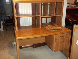 lot 334 image: Wood space savers 2-drawer desk