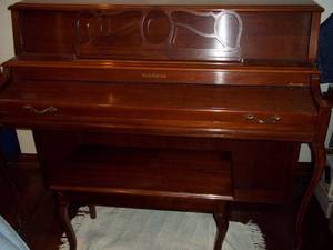 lot 371 image: Vintage Wood encased Baldwin piano